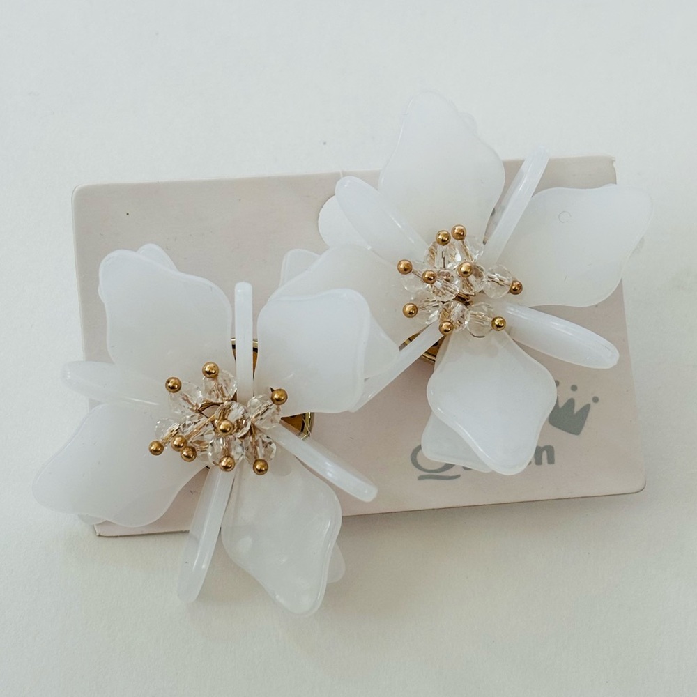 NWT acrylic white with gold accent flower statement earrings